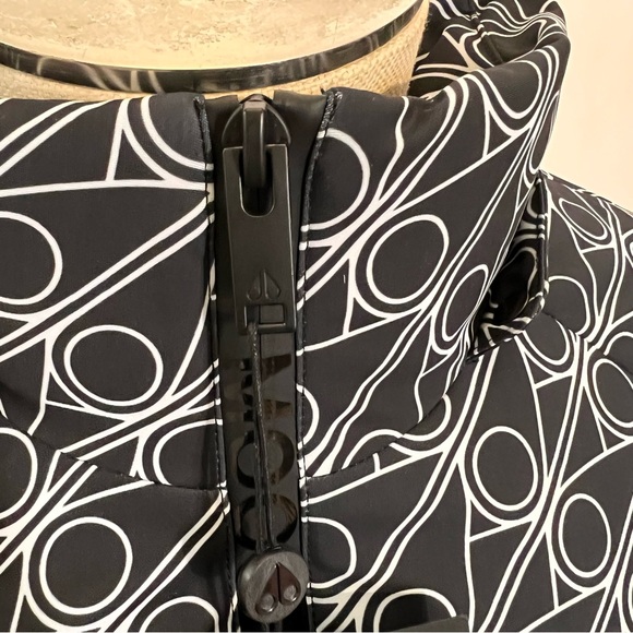 MOOSE KNUCKLES SHEARLING PRINTED STRIVERS ROW JACKET - Picture 14 of 15